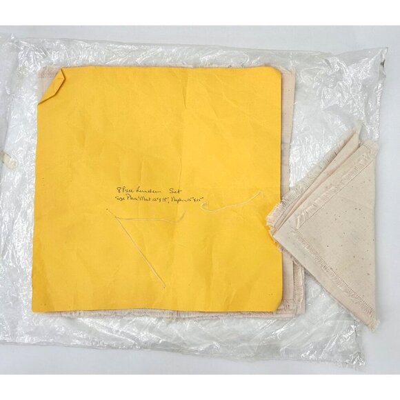 VINTAGE 8 PC LUNCHEON PURPLE PANSEY STITCHED FLOWER PLACEMAT NAPKIN SET - Picture 3 of 3